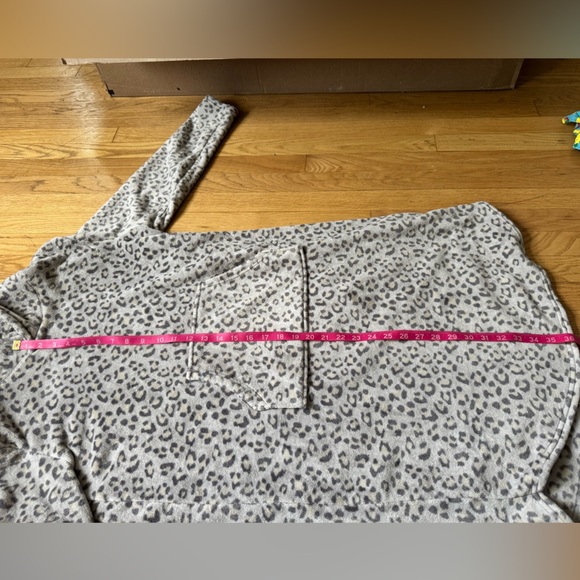 Leopard Print Hooded robe dress, size small/medium - Picture 6 of 6